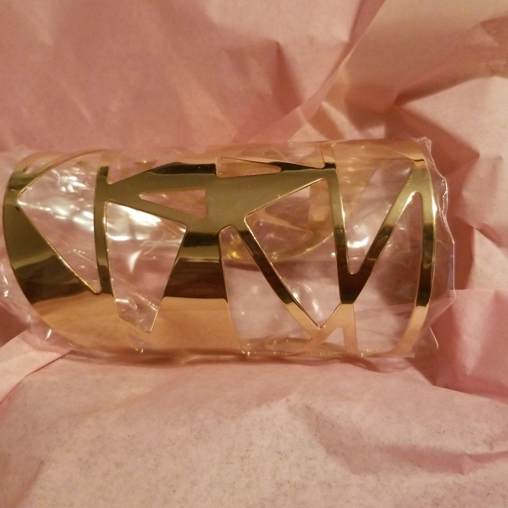 🎈Sale🎈 Silver or Gold Laser Cut Cuff Bracelet - Picture 2 of 4
